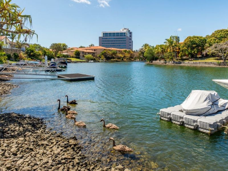 Riverfront Retreat – Family Getaway