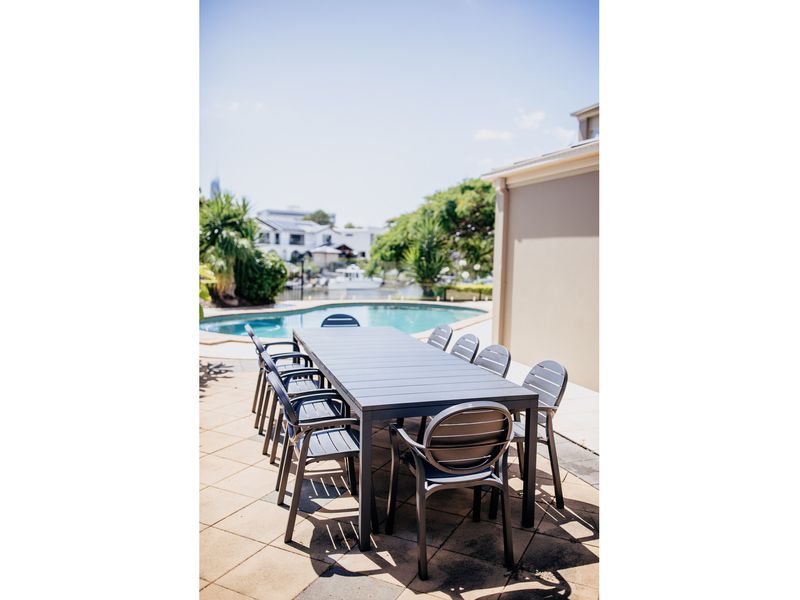 Riverfront Retreat – Family Getaway