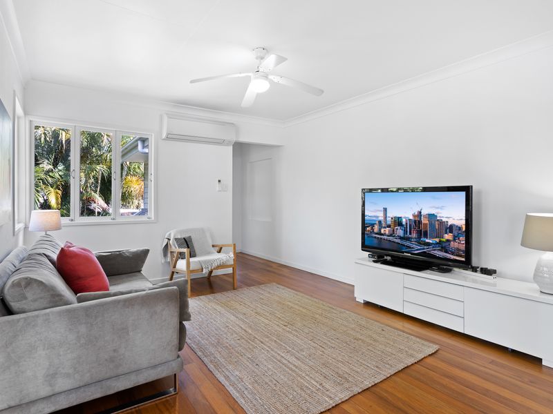 The Queenslander Charm