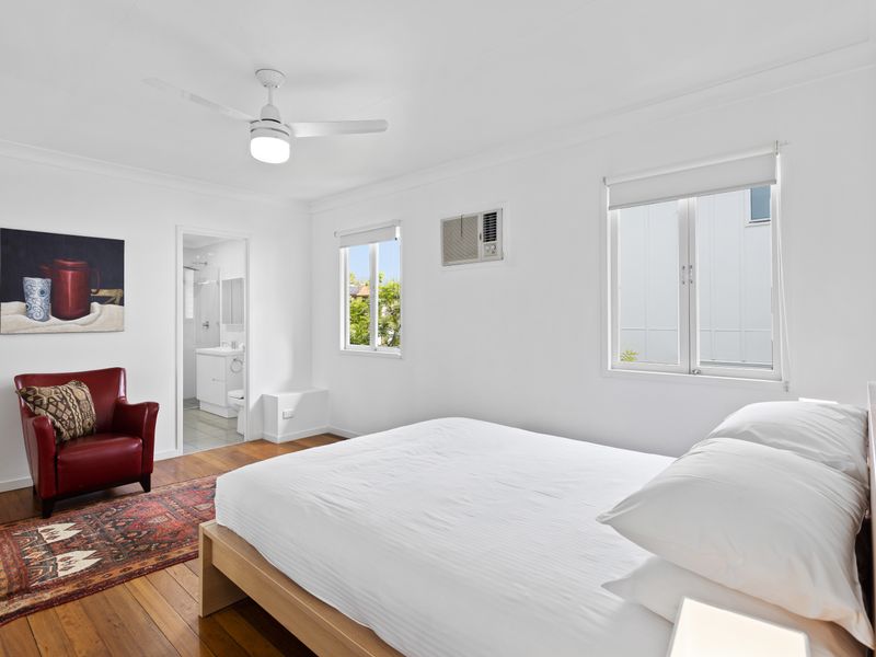 The Queenslander Charm