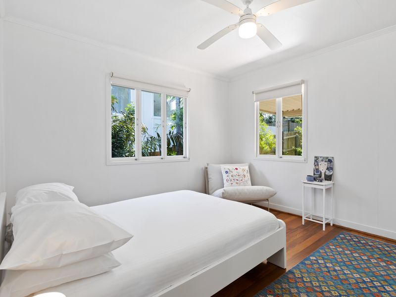 The Queenslander Charm