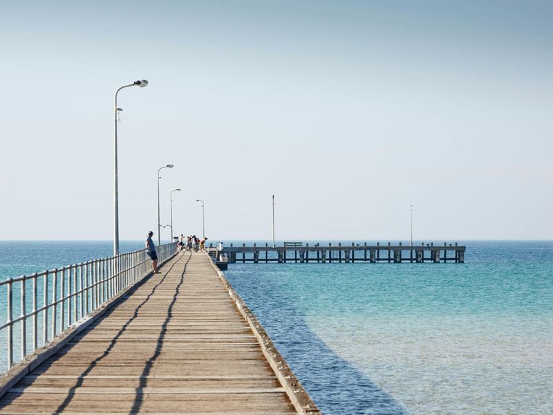 Rye Pier: 2.5 km away (5-minute drive)