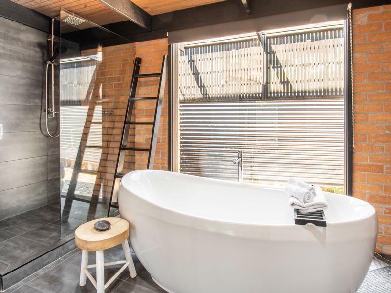 Spacious Bath Tub