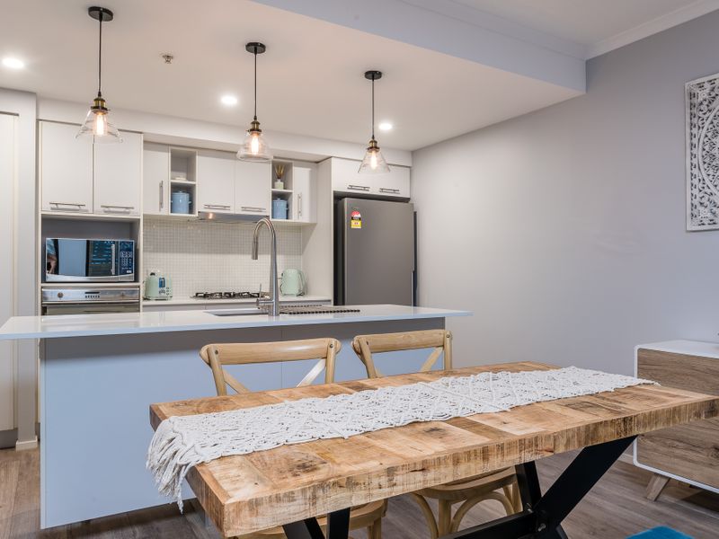 Kitchen/Dining Area