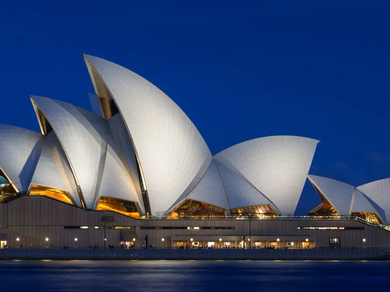 Central Sydney 1-Bed APT w/ Pool, Gym, Parking!
