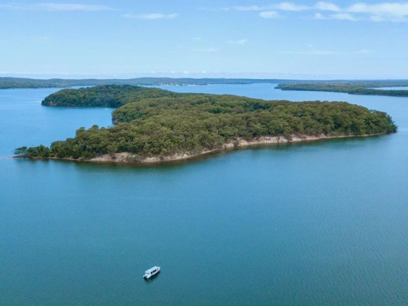 Pulbah Island: 8 km