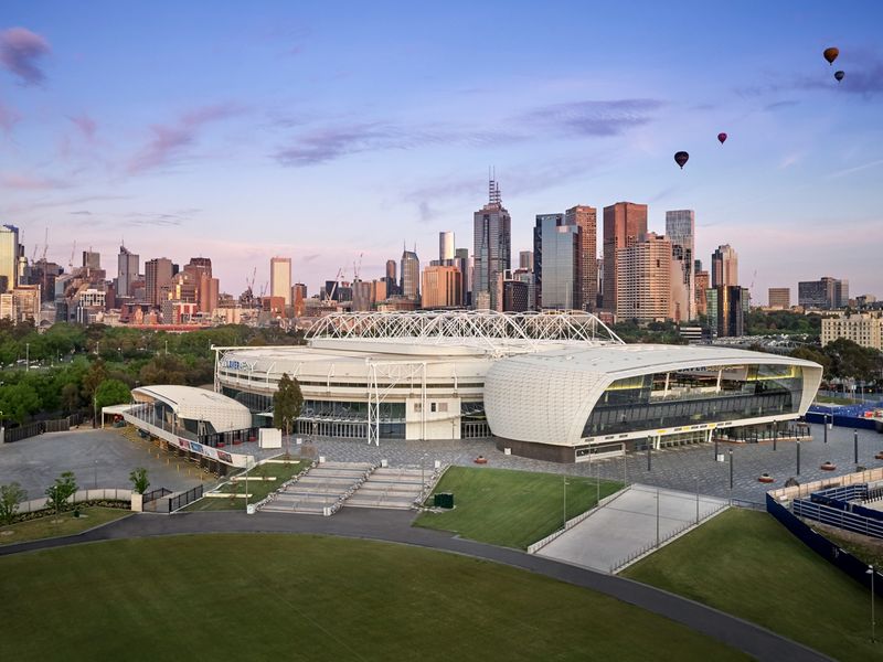 Rod Laver Arena: 1.8 km away (5-minute drive)