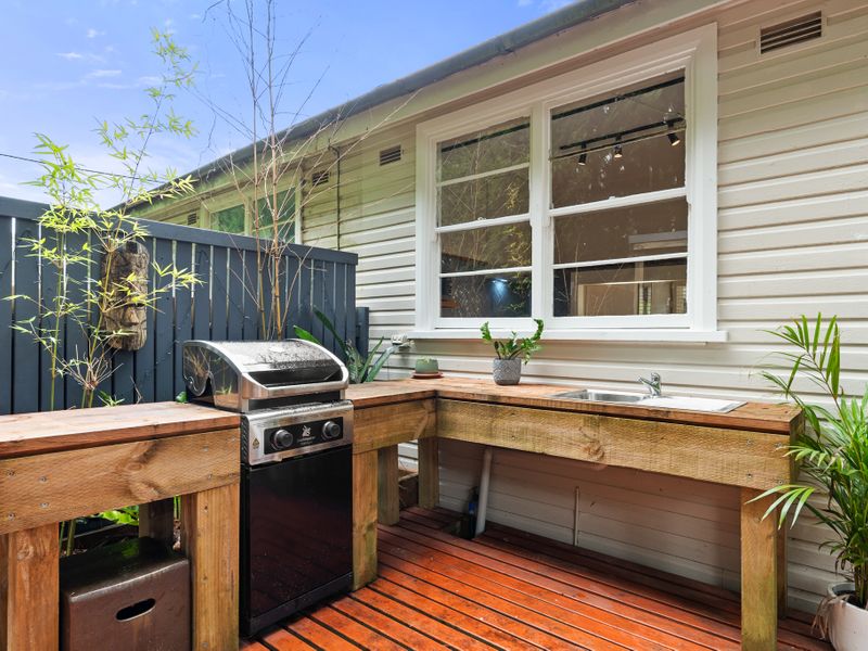 BBQ corner: Take advantage of the built-in BBQ station for a perfect outdoor cooking experience.