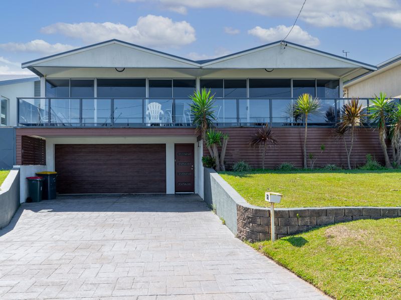 Rennies Beach Waterfront Family Escape