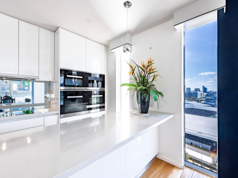 Modern and fully equipped kitchen