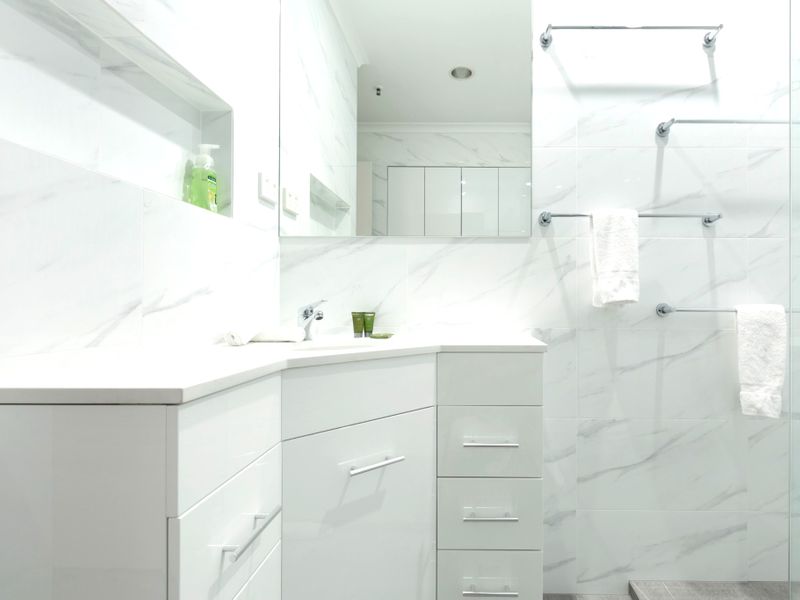 Tranquil 2-Bed Apartment with Pool and Gym Access