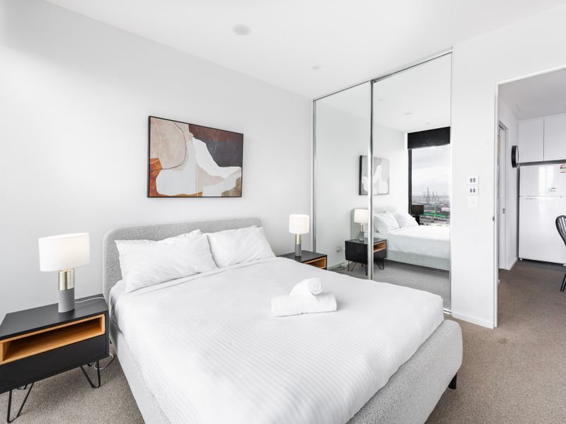 City Lights & Cozy Nights 2BR Retreat with a View
