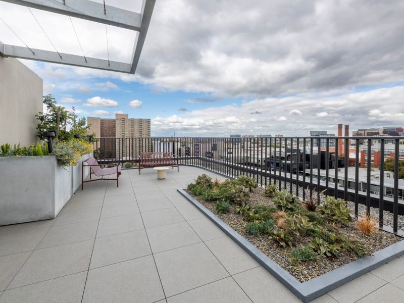 Upscale Collingwood Retreat | High-End Apartment with Car Park