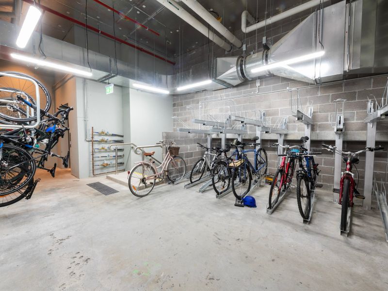 Upscale Collingwood Retreat | High-End Apartment with Car Park