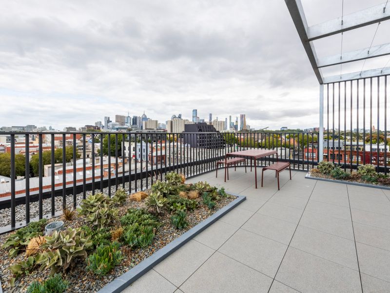 Upscale Collingwood Retreat | High-End Apartment with Car Park
