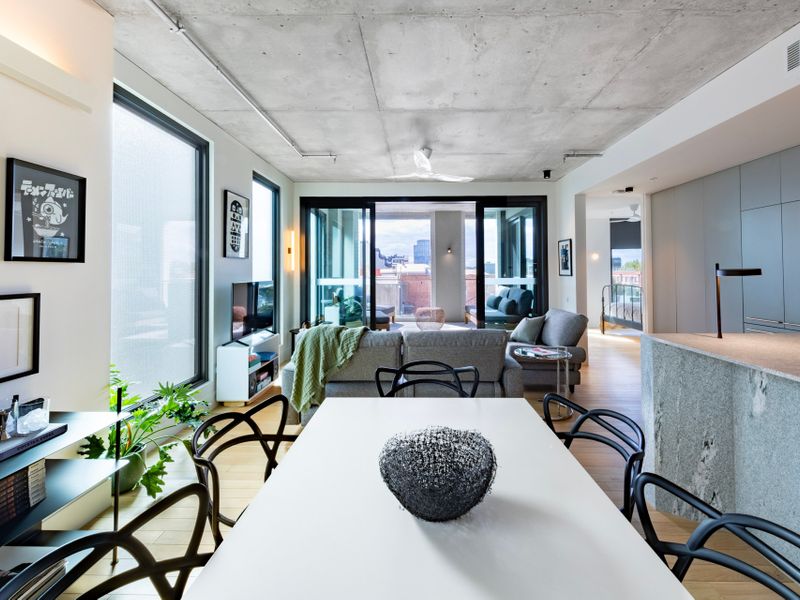 Upscale Collingwood Retreat | High-End Apartment with Car Park