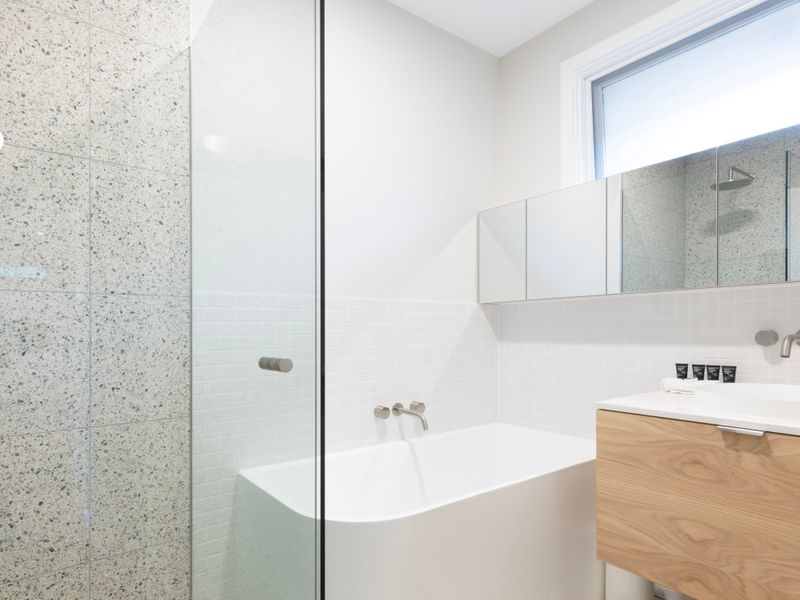 2BR Elsternwick Escape with Courtyard