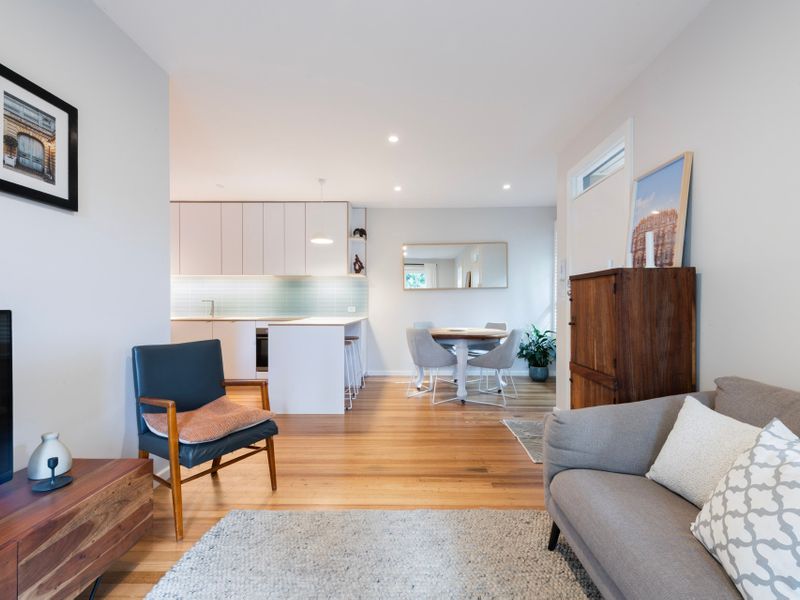 2BR Elsternwick Escape with Courtyard