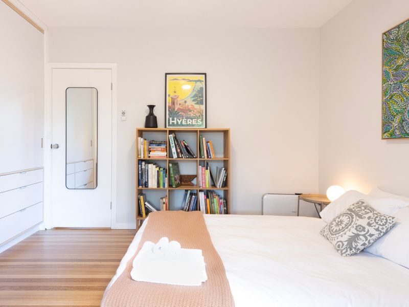 2BR Elsternwick Escape with Courtyard