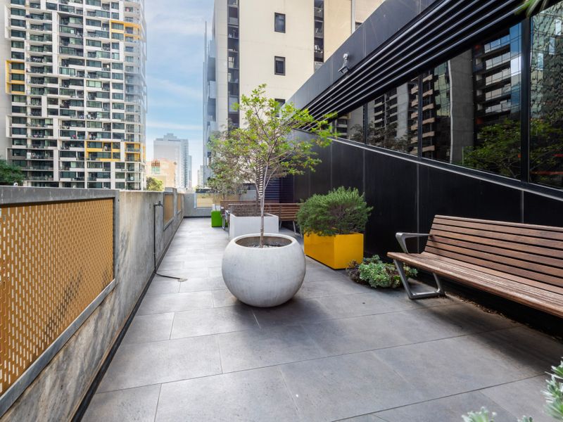 Trendy 2BR with Pool, Gym & Carpark in Prime Spot
