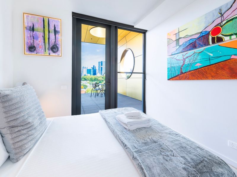 City Views | Unique Carlton Stay