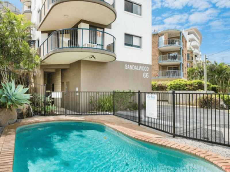 Seabreeze Stay – Steps to the Beach with Pool Access Caloundra