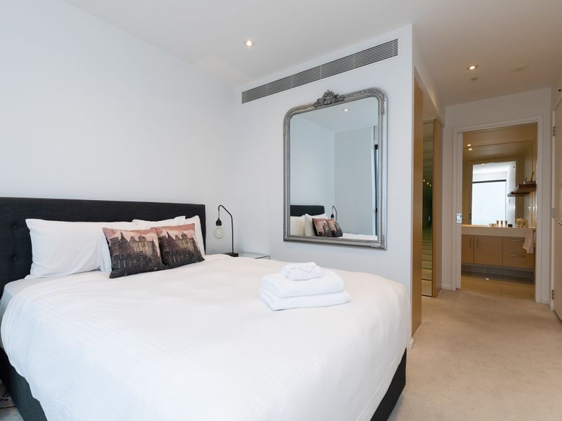 The Pearl Retreat | Elegant 2BR Apartment w Parking