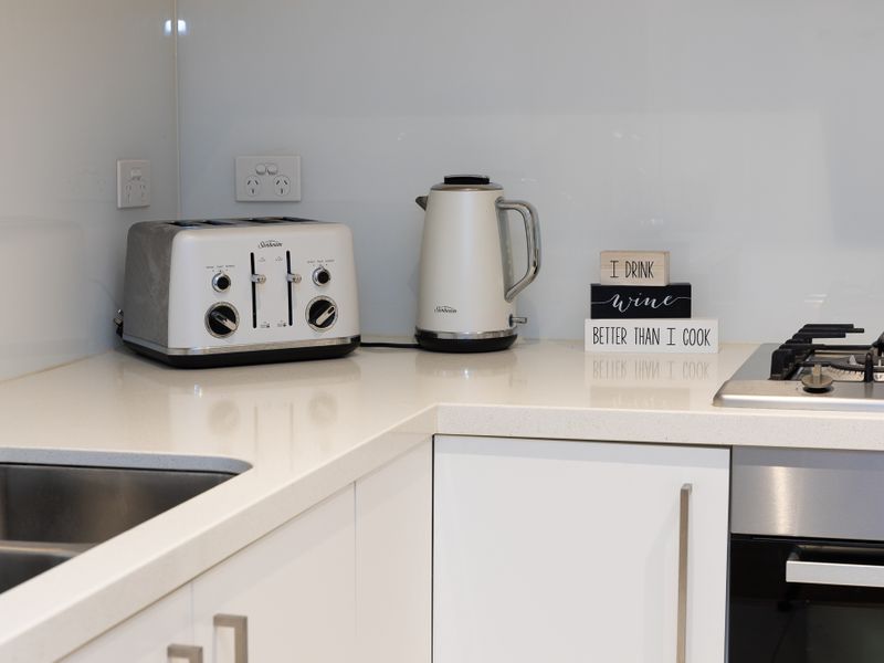 The Pearl Retreat | Elegant 2BR Apartment w Parking