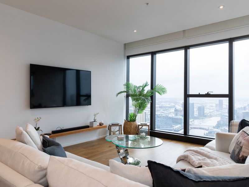 The Pearl Retreat | Elegant 2BR Apartment w Parking