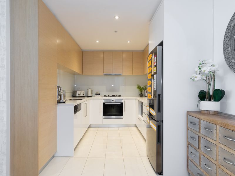 The Pearl Retreat | Elegant 2BR Apartment w Parking
