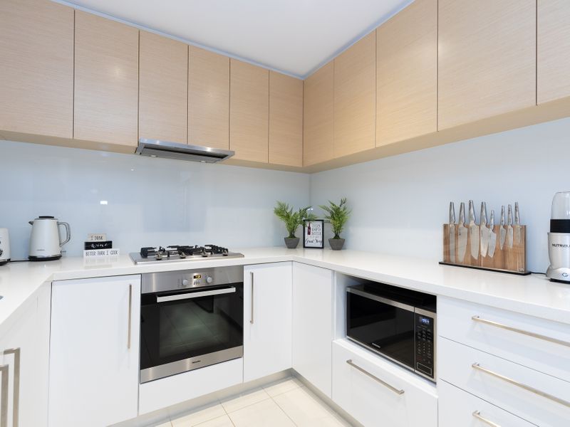 The Pearl Retreat | Elegant 2BR Apartment w Parking
