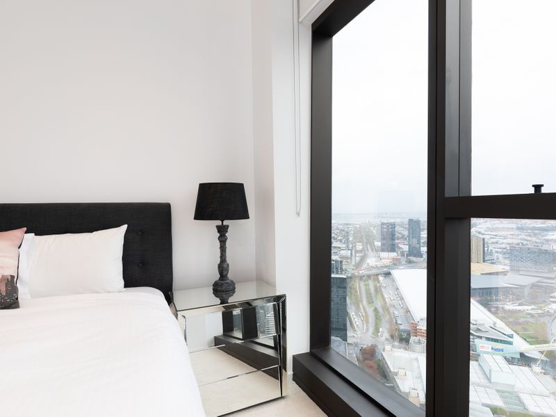 The Pearl Retreat | Elegant 2BR Apartment w Parking