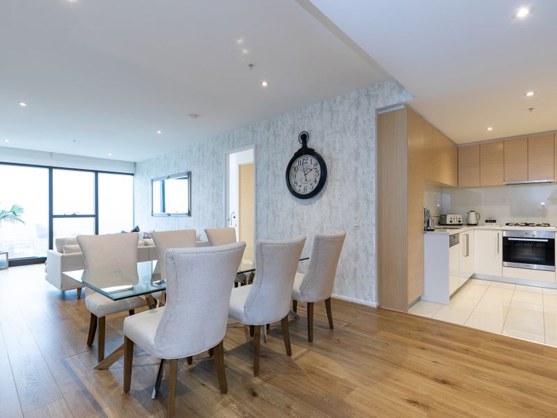 The Pearl Retreat | Elegant 2BR Apartment w Parking