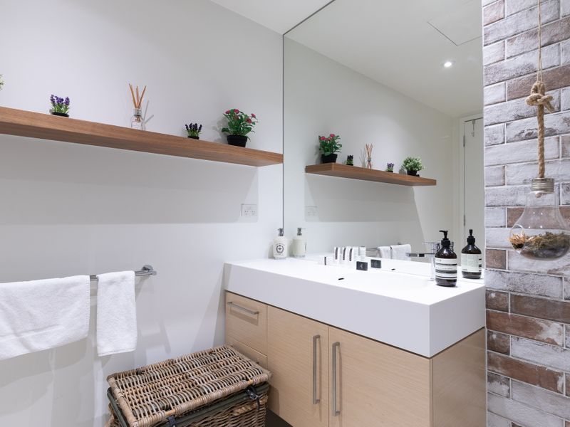 The Pearl Retreat | Elegant 2BR Apartment w Parking
