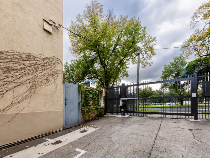 Tranquil North Melbourne Stay with Patio & Parking
