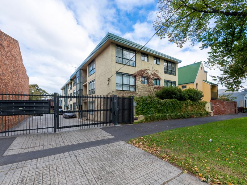 Tranquil North Melbourne Stay with Patio & Parking
