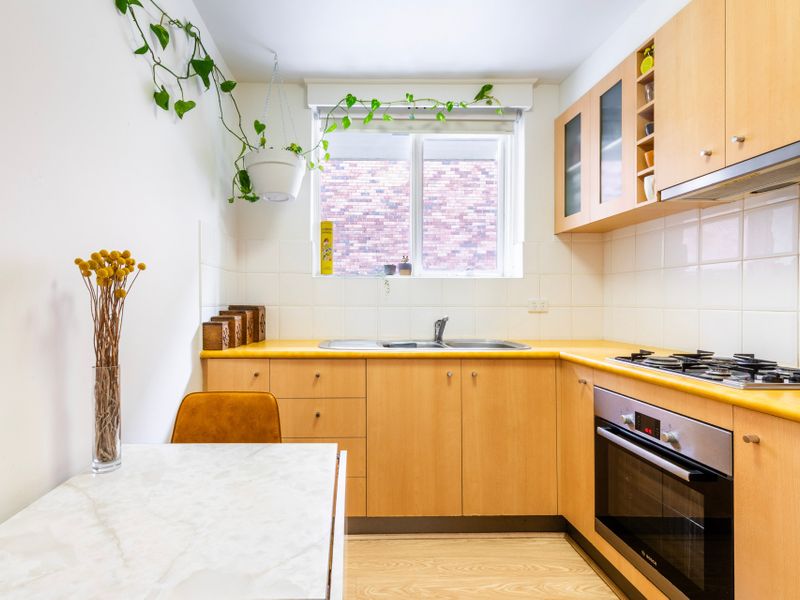 Fully equipped kitchen for home cooking