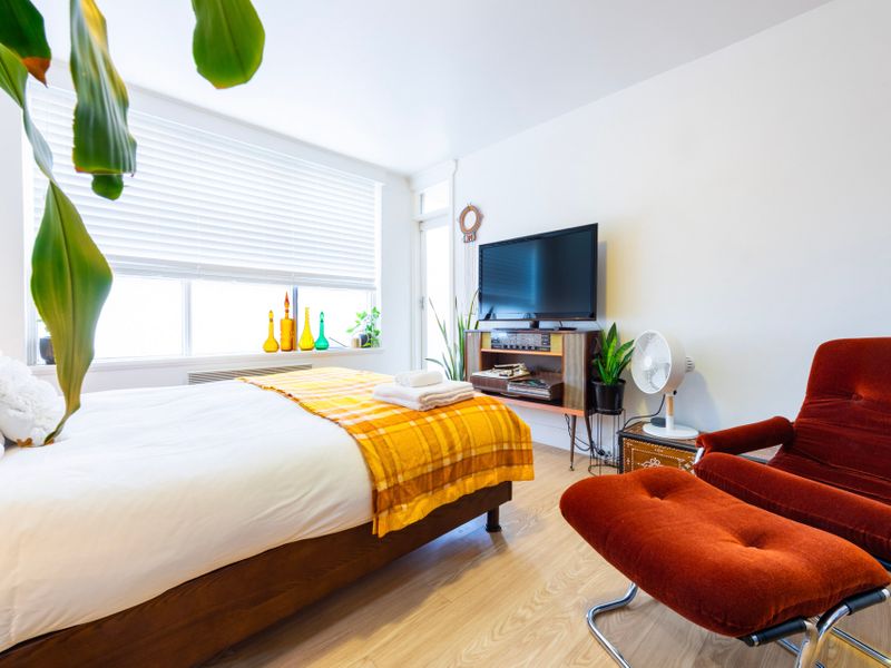 Cozy bedroom with a queen bed