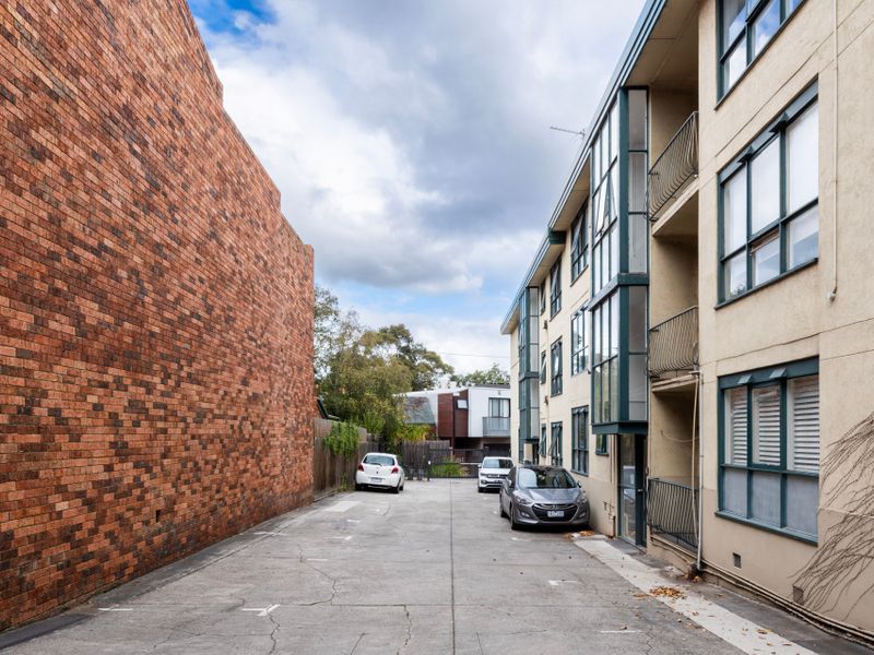 Tranquil North Melbourne Stay with Patio & Parking