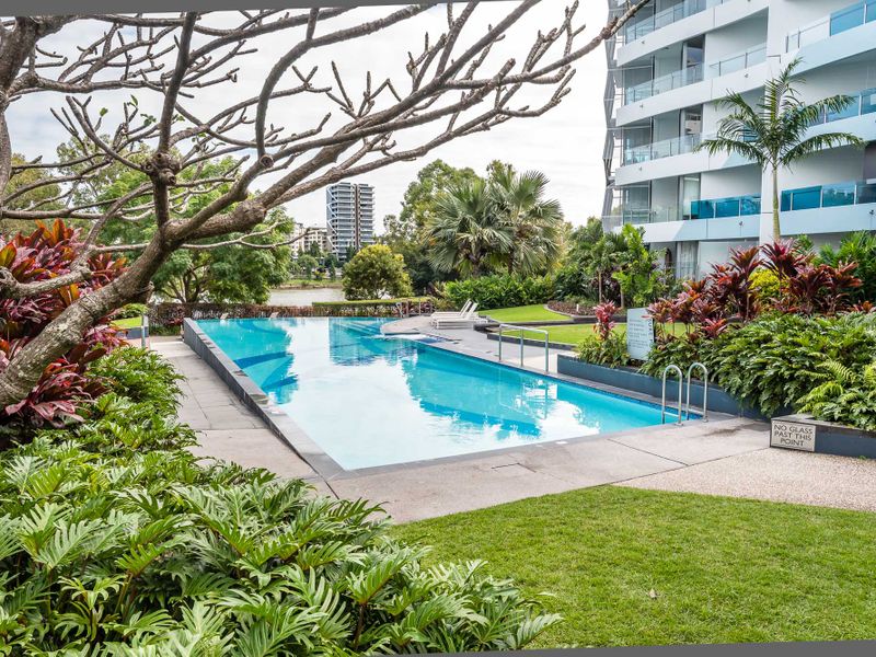 West End Getaway – Heated Pool!