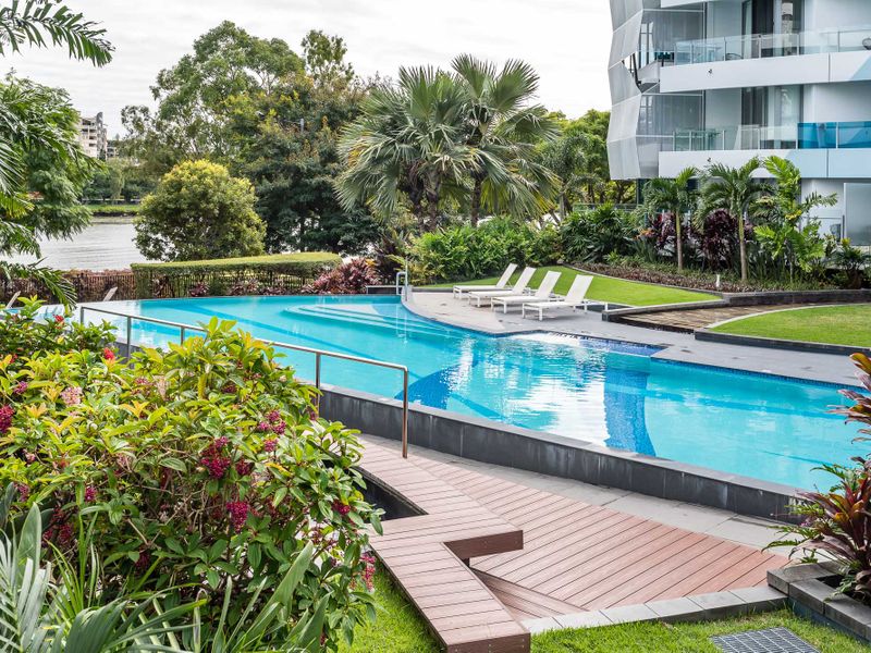 West End Getaway – Heated Pool!
