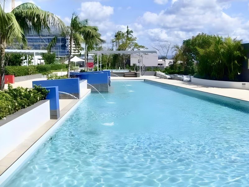 Southport Stay with Pool, Gym & Balcony Views