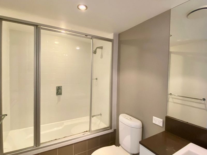 Southport Stay w/ Pool, Gym & Balcony Views