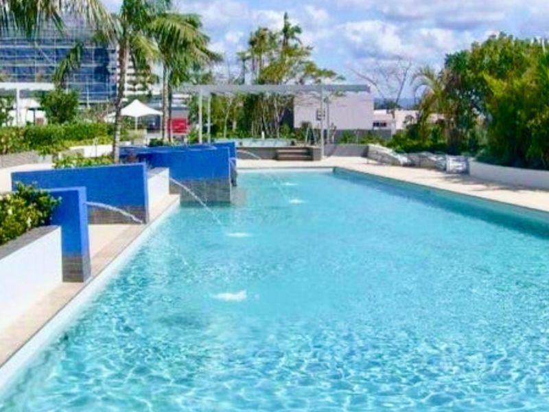 Southport Stay w/ Pool, Gym & Balcony Views