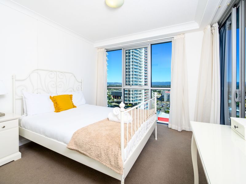 Bedroom with direct access to the balcony