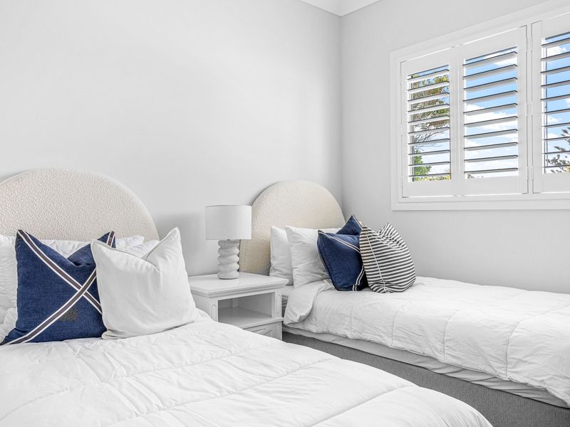 Modern 4-Bed Home Close to Beach in Barrack Point