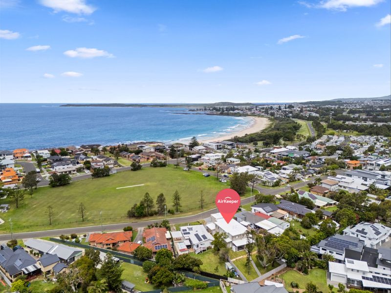 Modern 4-Bed Home Close to Beach in Barrack Point