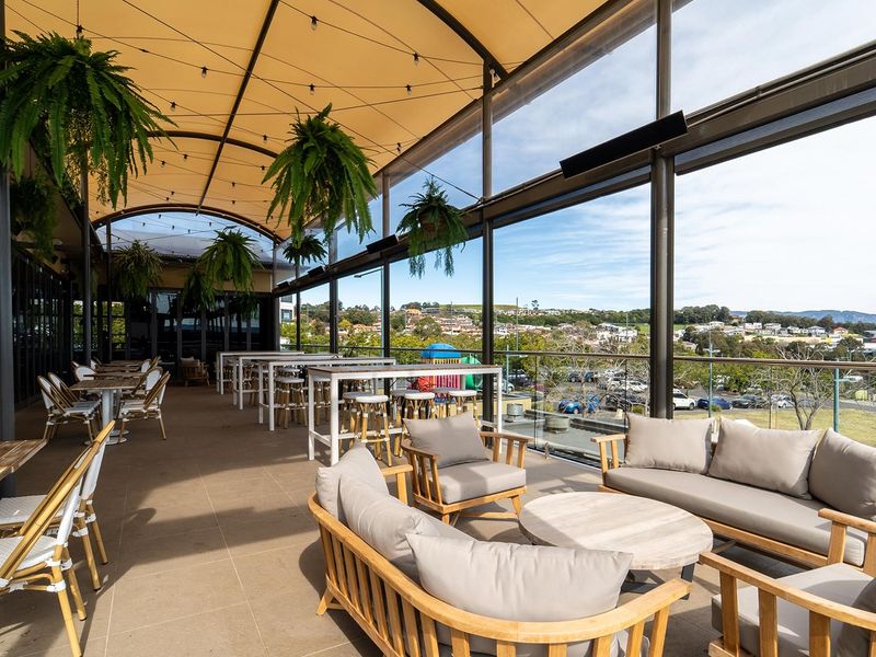 Modern 4-Bed Home Close to Beach in Barrack Point