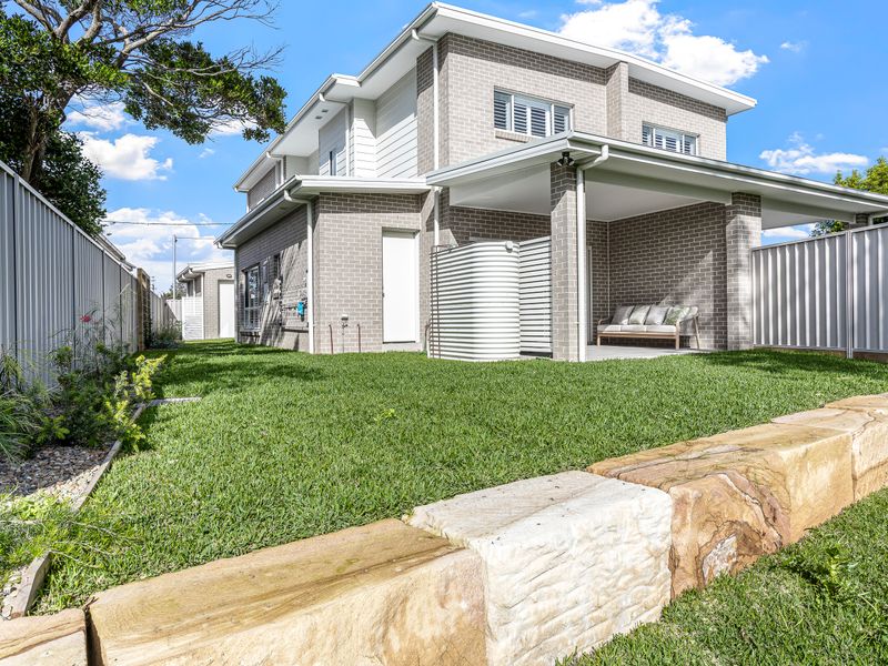 Modern 4-Bed Home Close to Beach in Barrack Point