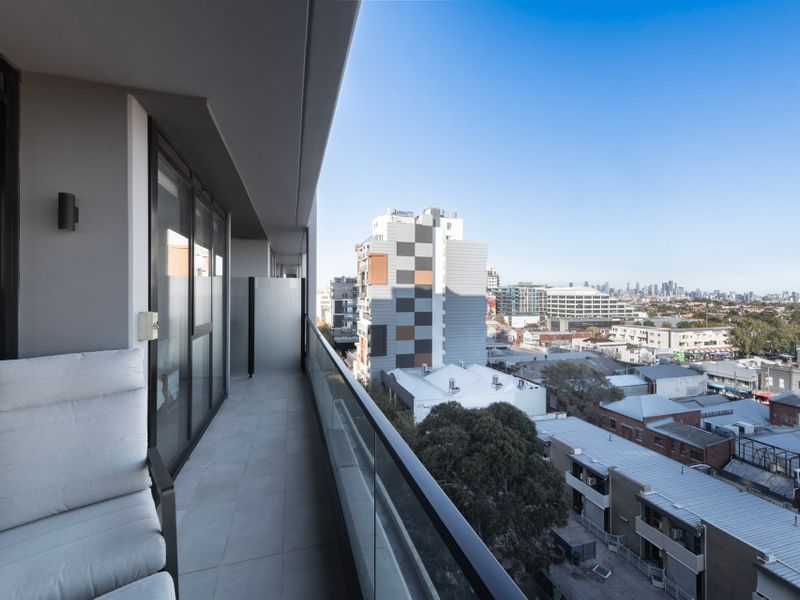 Wellness & Style: 2BR Apartment with Pool, Hot Tub & Gym